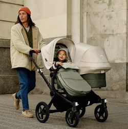 ¿Cómo abrigar a tu bebé en el carrito sin que sude? La clave está en las capas