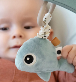 Juguete sensorial para colgar Wally de Done by deer