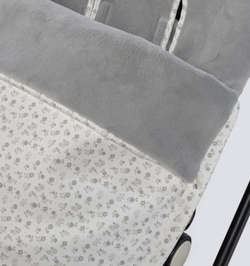 Saco silla invierno Little Bloom Flor Gris Pasito a Pasito TOG 3,5
